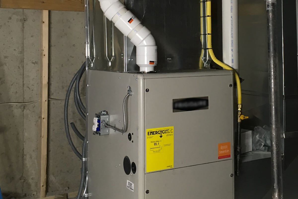 montaż instalacji lpg w samochodzie kosztuje od 2500 złotych instalacja lpg kosztuje około trzy tysiące złotych