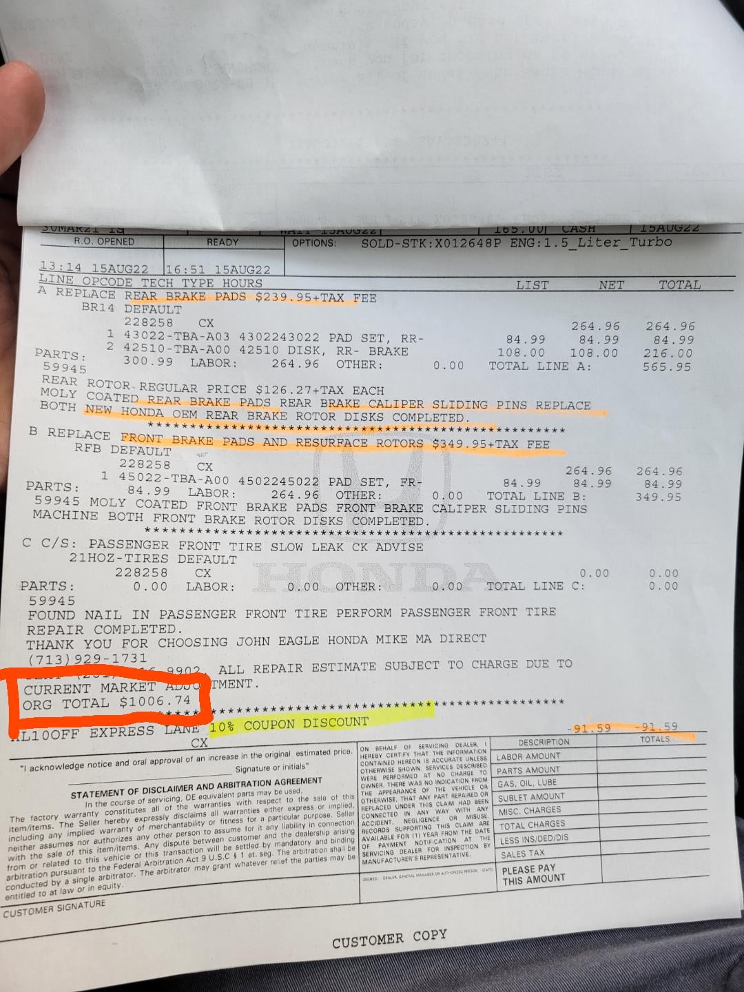 mechanik wymienił zużyte klocki hamulcowe na nowe w moim samochodzie wymiana zużytych klocków zwiększa bezpieczeństwo jazdy